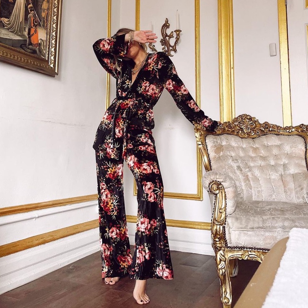 How do you wear that- limited stock floral set